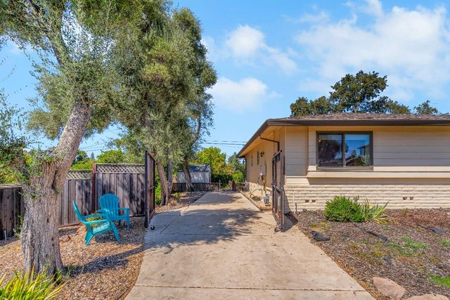 8117 Shangrila Dr, Fair Oaks, CA 95628