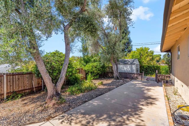 8117 Shangrila Dr, Fair Oaks, CA 95628
