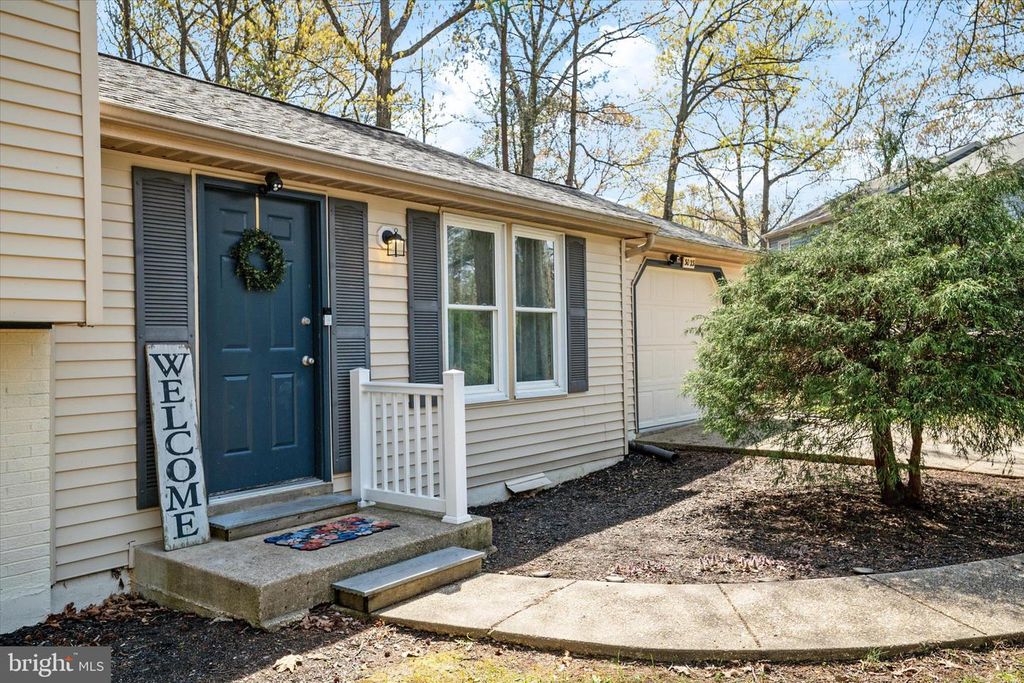 Image 2 of property listing at 3023 HUNTINGTON CIR, Waldorf, MD 20602