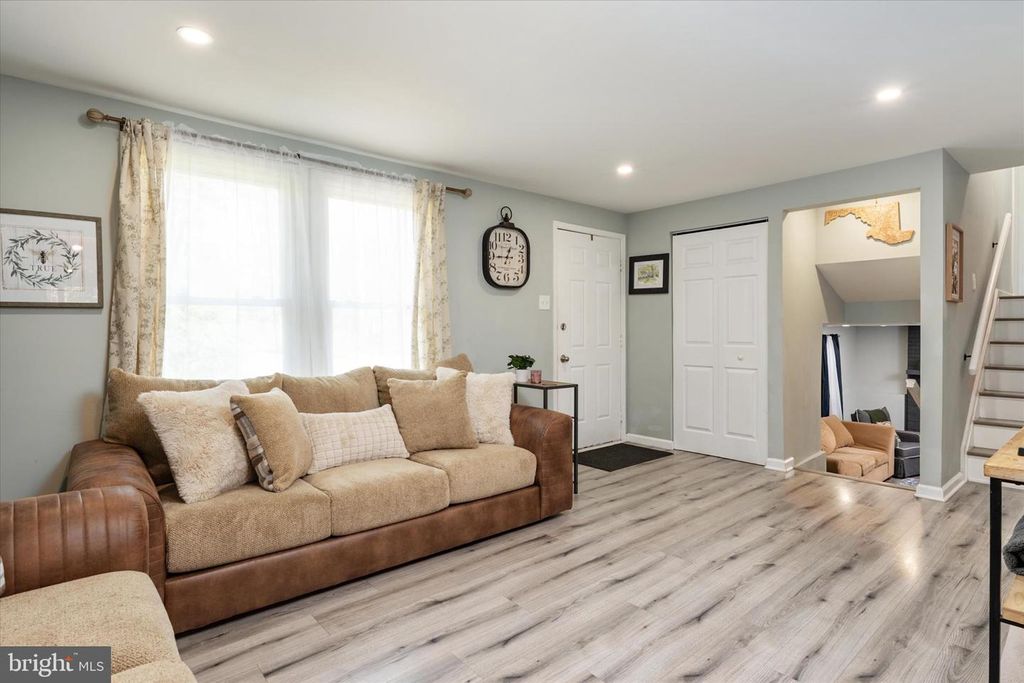 Image 3 of property listing at 3023 HUNTINGTON CIR, Waldorf, MD 20602