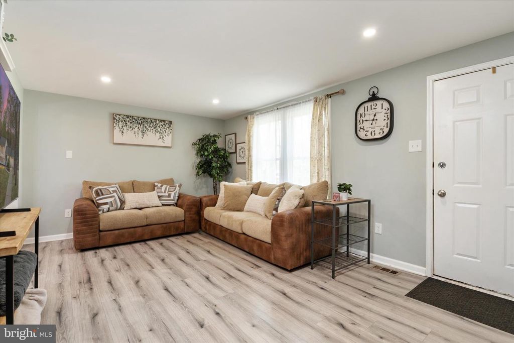 Image 4 of property listing at 3023 HUNTINGTON CIR, Waldorf, MD 20602