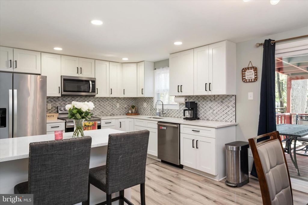 Image 7 of property listing at 3023 HUNTINGTON CIR, Waldorf, MD 20602