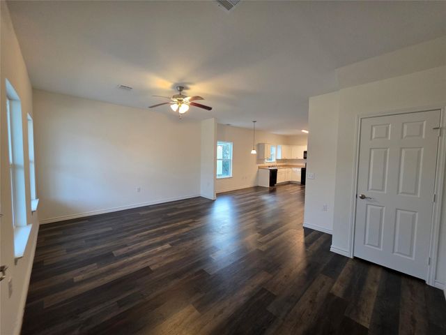 6114 Lacey Oak Drive, Hitchcock, TX 77563