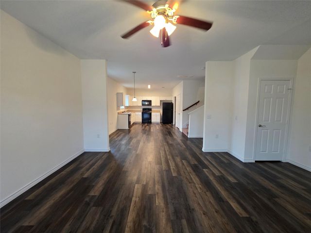 6114 Lacey Oak Drive, Hitchcock, TX 77563