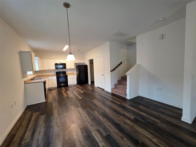 6114 Lacey Oak Drive, Hitchcock, TX 77563