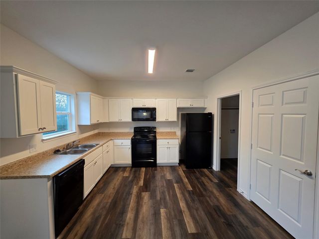 6114 Lacey Oak Drive, Hitchcock, TX 77563