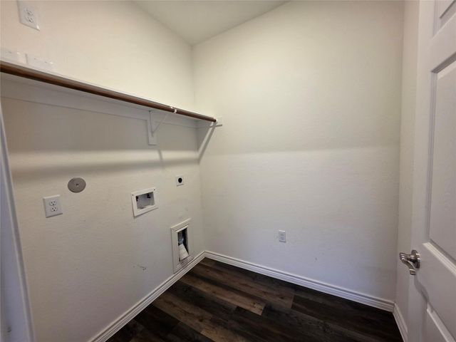 6114 Lacey Oak Drive, Hitchcock, TX 77563