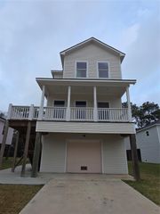 6114 Lacey Oak Drive, Hitchcock, TX 77563