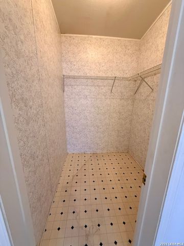 254 Kens Rd, Lakehills, TX 78063