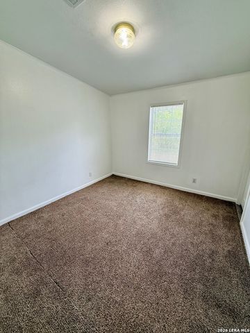 254 Kens Rd, Lakehills, TX 78063