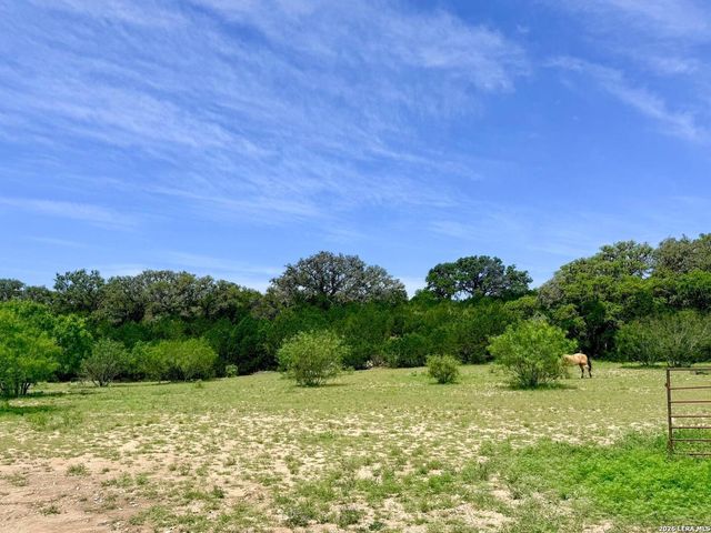 254 Kens Rd, Lakehills, TX 78063