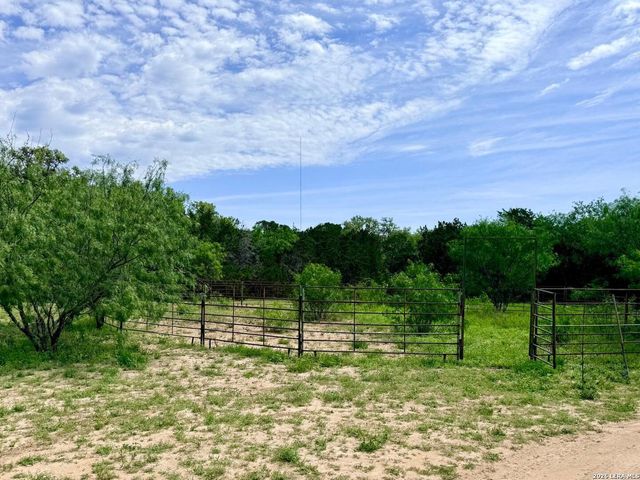 254 Kens Rd, Lakehills, TX 78063