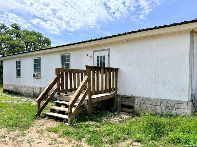 254 Kens Rd, Lakehills, TX 78063