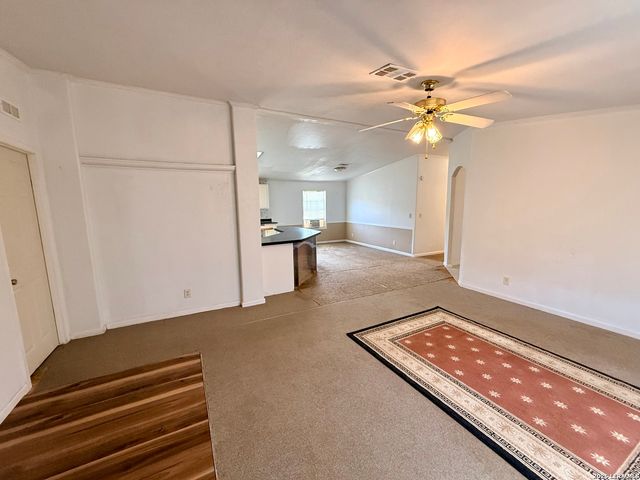 254 Kens Rd, Lakehills, TX 78063