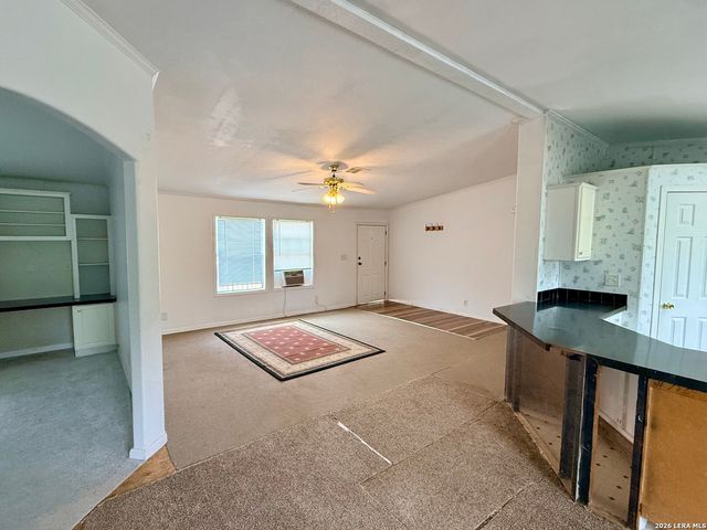 254 Kens Rd, Lakehills, TX 78063