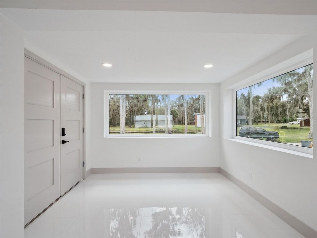 Image 12 of property listing at 28055 LEUTY ROAD, Okahumpka, FL 34762