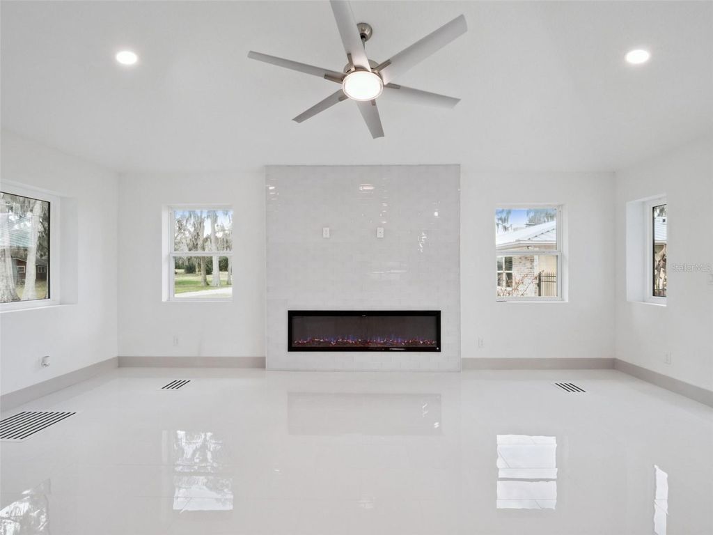 Image 13 of property listing at 28055 LEUTY ROAD, Okahumpka, FL 34762