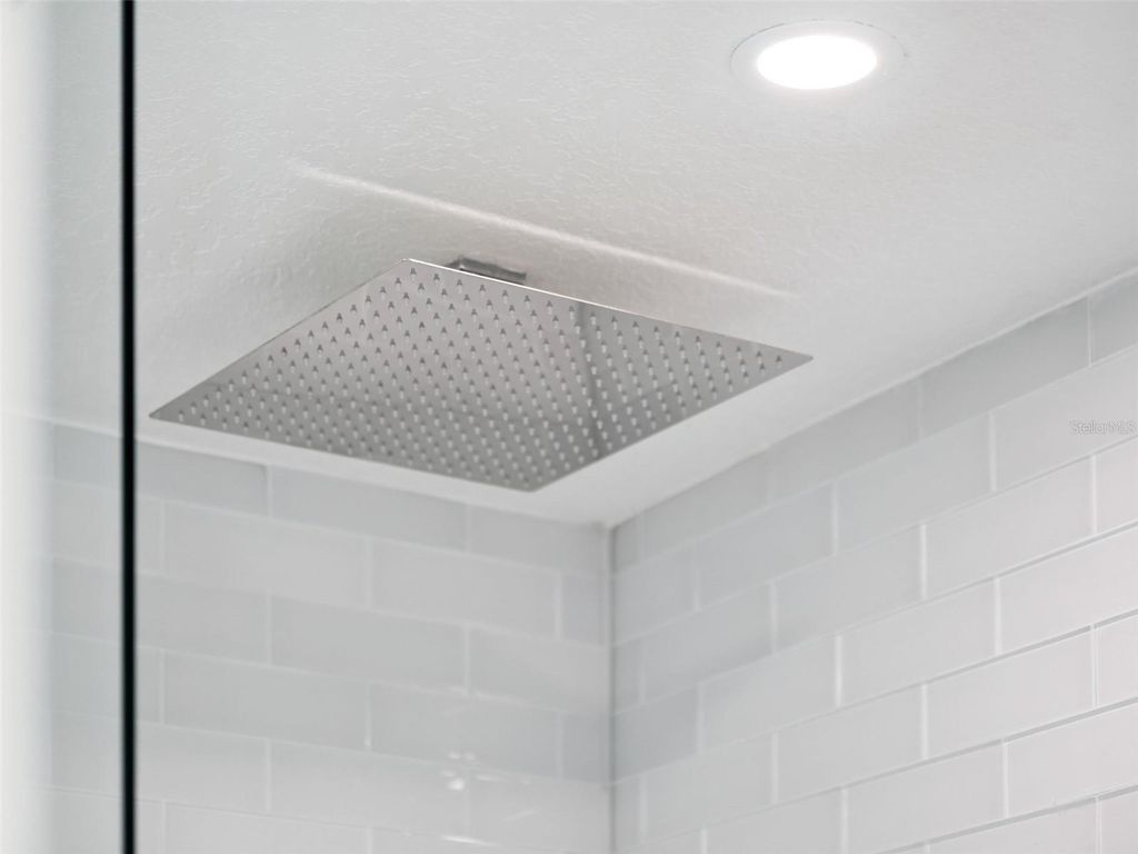 Image 19 of property listing at 28055 LEUTY ROAD, Okahumpka, FL 34762