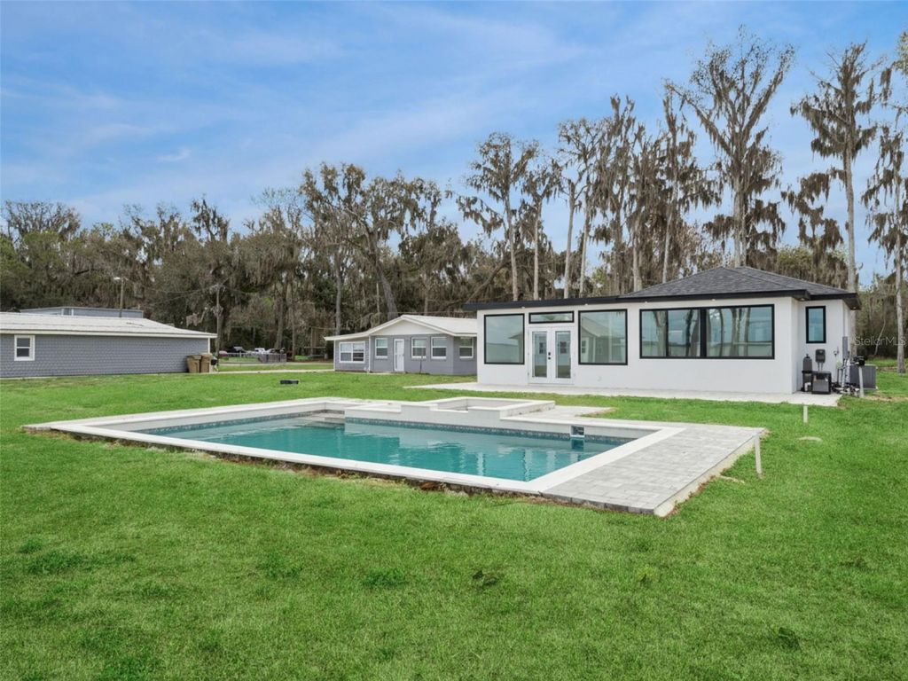 Image 39 of property listing at 28055 LEUTY ROAD, Okahumpka, FL 34762