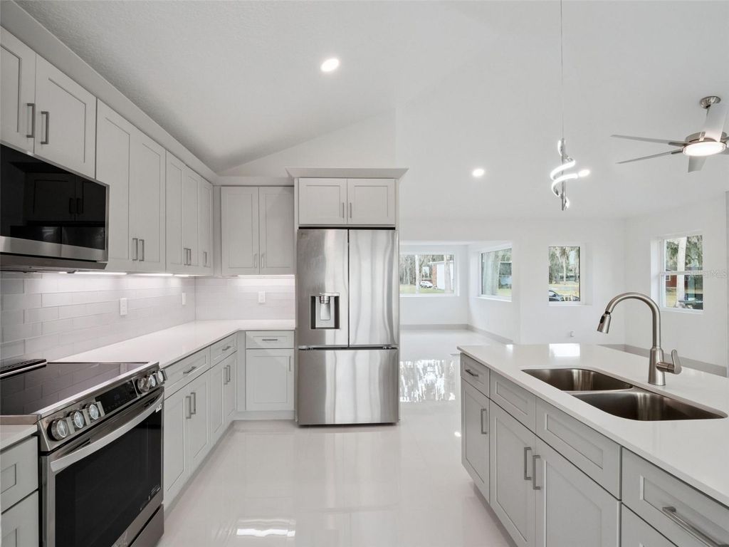 Image 6 of property listing at 28055 LEUTY ROAD, Okahumpka, FL 34762