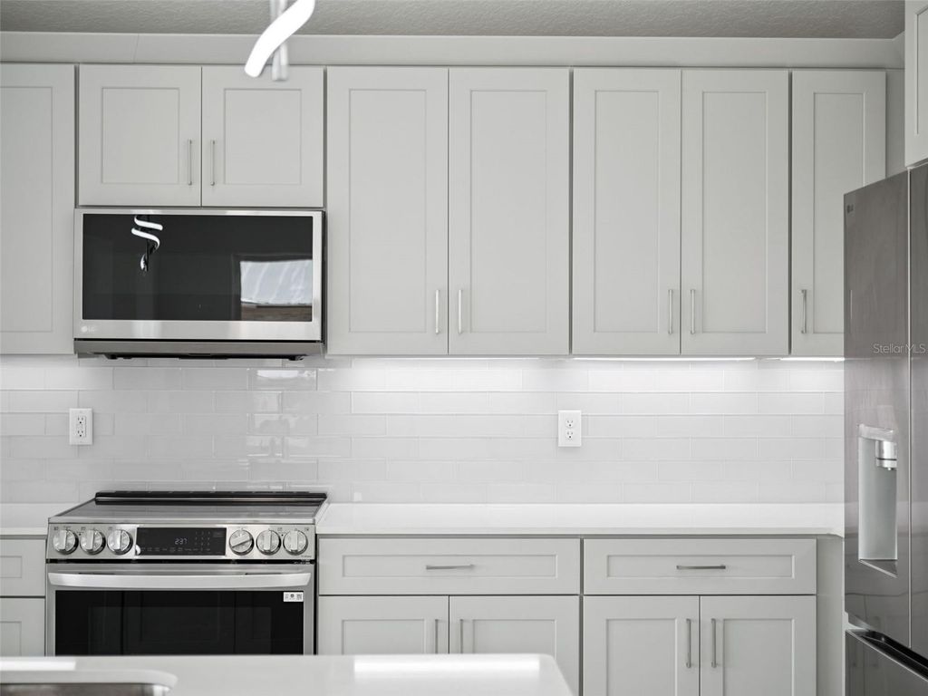 Image 8 of property listing at 28055 LEUTY ROAD, Okahumpka, FL 34762