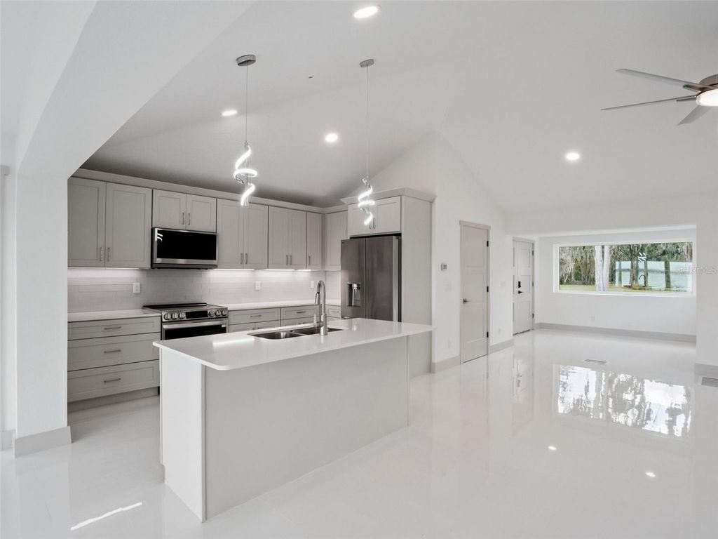 Image 9 of property listing at 28055 LEUTY ROAD, Okahumpka, FL 34762