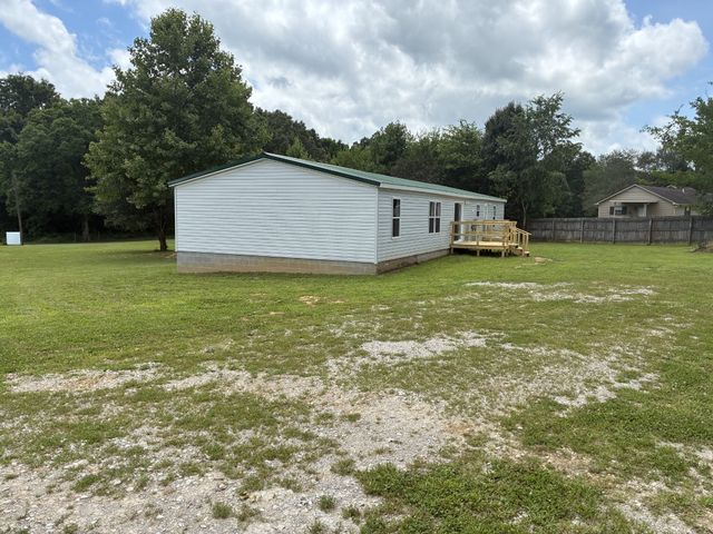 11 Sunrise Dr, Lawrenceburg, TN 38464