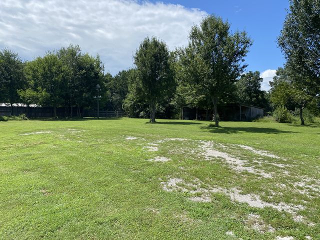 11 Sunrise Dr, Lawrenceburg, TN 38464
