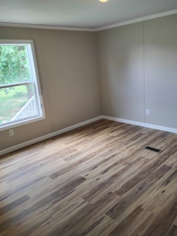 11 Sunrise Dr, Lawrenceburg, TN 38464