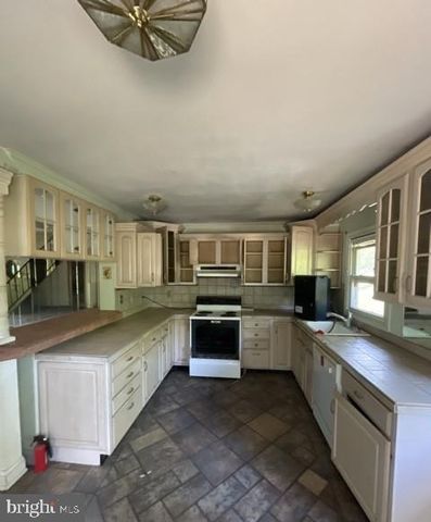 5 PERENNIAL LANE, Willingboro, NJ 08046