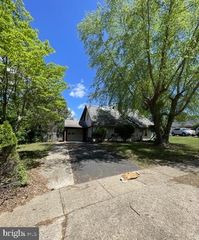 5 PERENNIAL LANE, Willingboro, NJ 08046