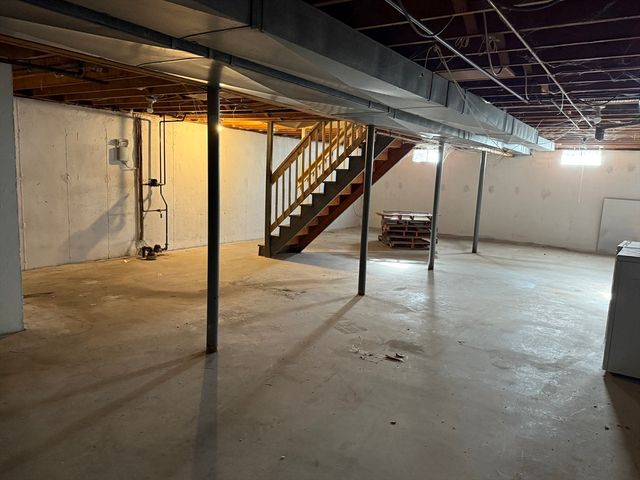 54 Rogers Rd, East Longmeadow, MA 01028