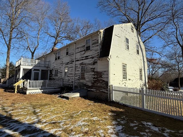 54 Rogers Rd, East Longmeadow, MA 01028