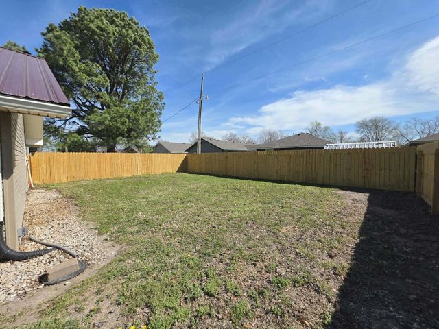 2226 N Elm Street, Miami, OK 74354