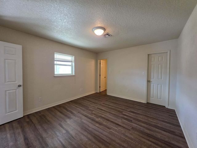 2226 N Elm Street, Miami, OK 74354