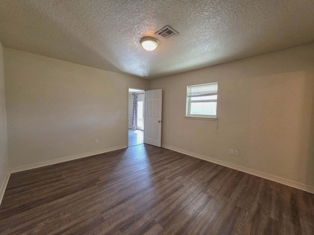 2226 N Elm Street, Miami, OK 74354