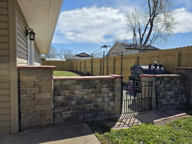 2226 N Elm Street, Miami, OK 74354