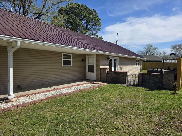 2226 N Elm Street, Miami, OK 74354