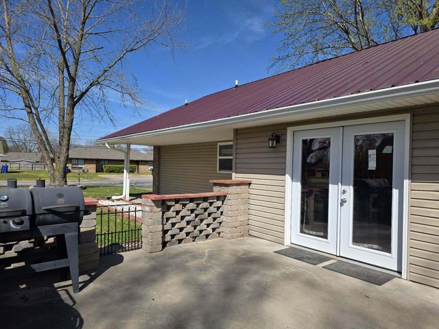 2226 N Elm Street, Miami, OK 74354