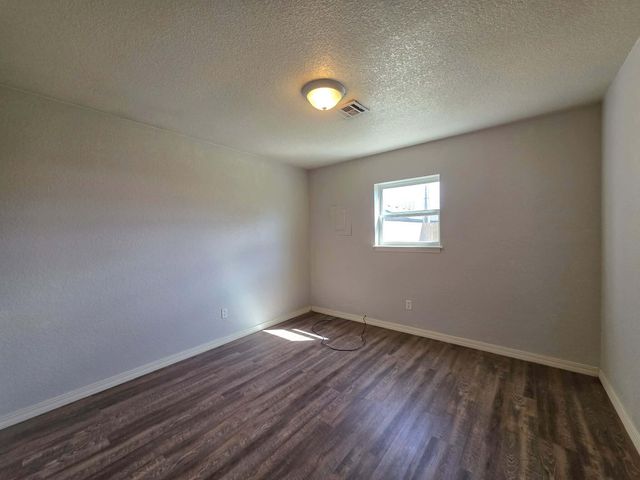 2226 N Elm Street, Miami, OK 74354