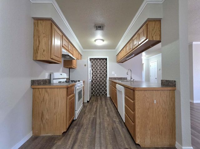 2226 N Elm Street, Miami, OK 74354