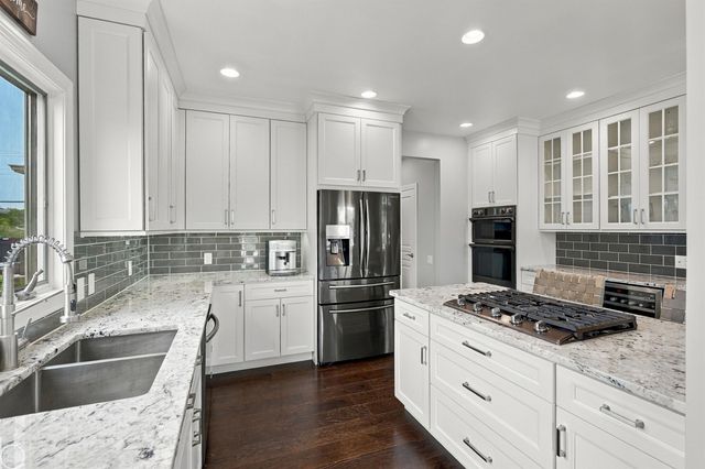 38744 Venetian Drive, Harrison Twp, MI 48045