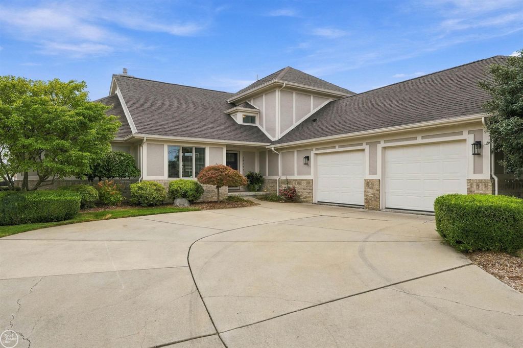 38744 Venetian Drive, Harrison Twp, MI 48045