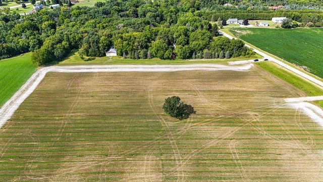1453 WAUKESHA ROAD, Caledonia, WI 53108