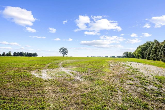 1453 WAUKESHA ROAD, Caledonia, WI 53108