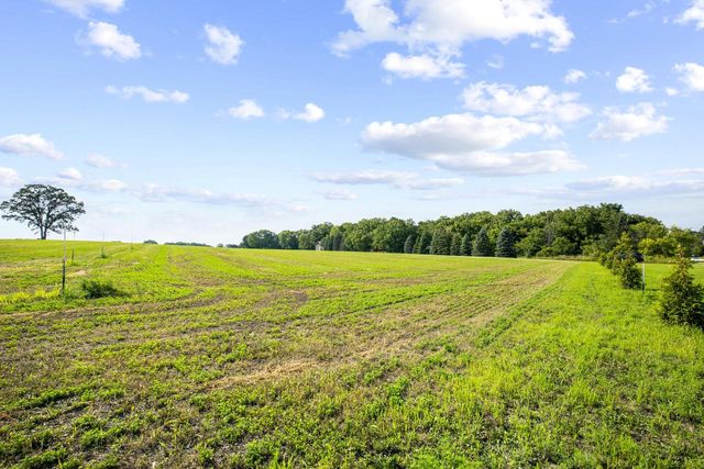 1453 WAUKESHA ROAD, Caledonia, WI 53108