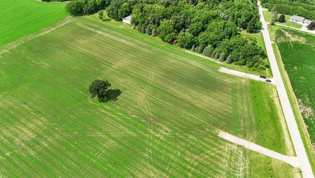 1453 WAUKESHA ROAD, Caledonia, WI 53108