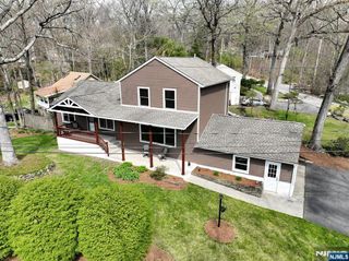 10 Hillside Road, Ringwood, NJ 07456