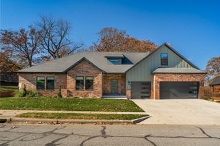 975 S 21st Avenue, Ozark, MO 65721