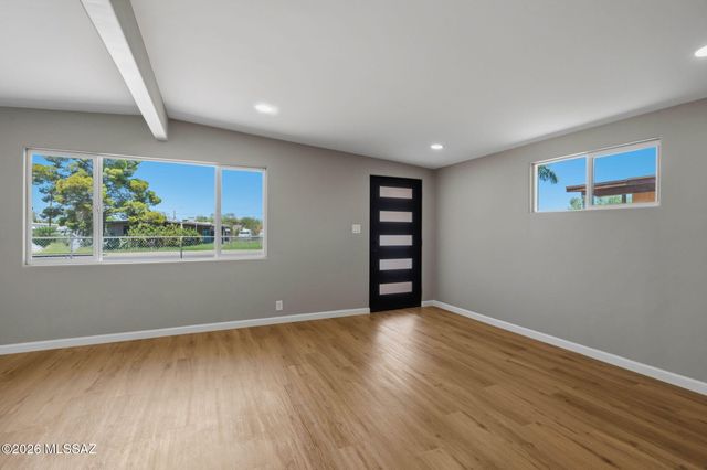 10 E Corona Road, Tucson, AZ 85756